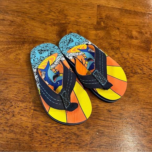 Boys blue orange yellow shark flip-flop sandals size 5-6 - Picture 1 of 4